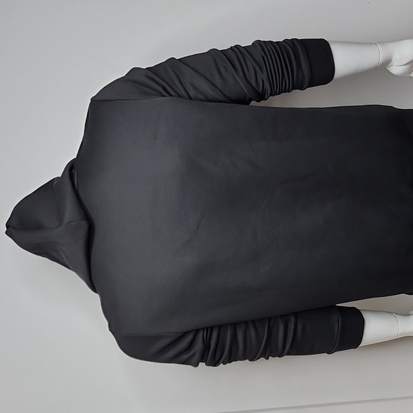 PUMA BLACK SWEATSHIRT WITH HOODIE, THE LOGO IS RED & WHITE, MEDIUM SIZE - Picture 4 of 10